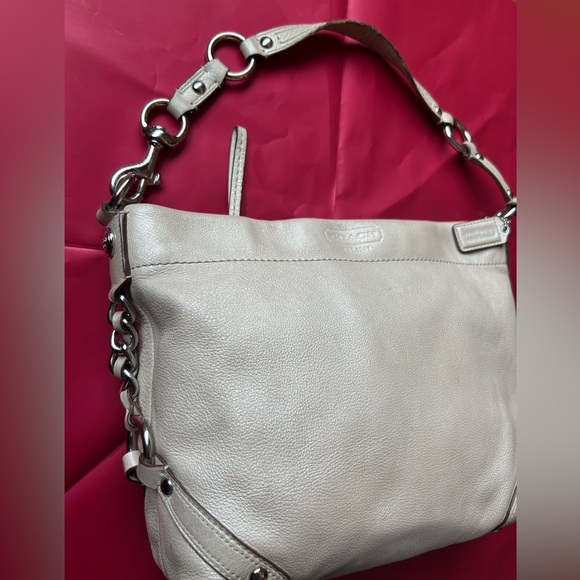 Coach Cream Leather Shoulder Bag - Picture 8 of 12